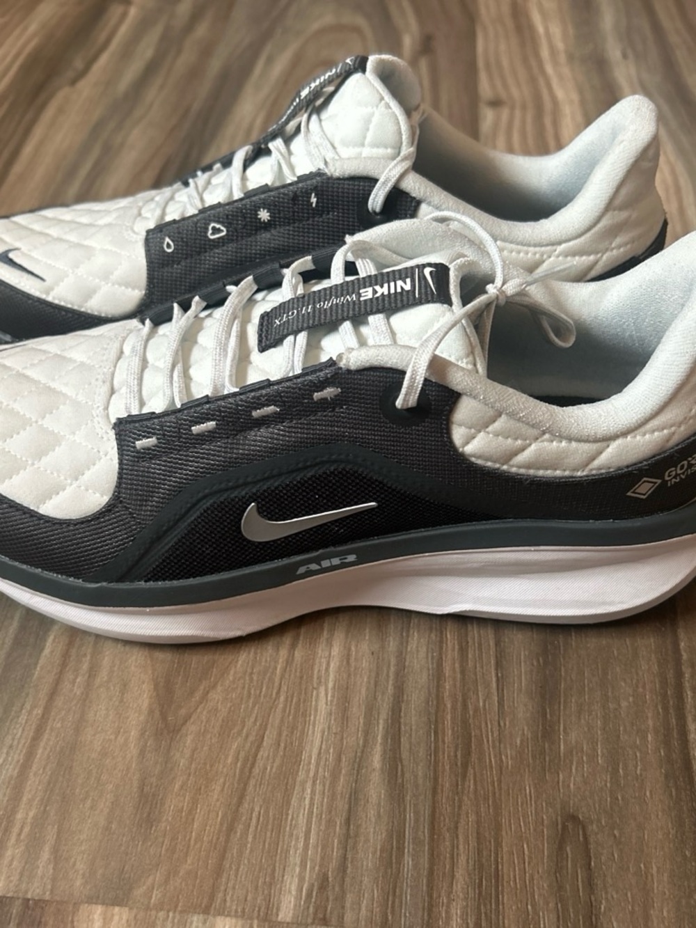 Nike White and Black Quilted Golf Shoes - Picture 4 of 8